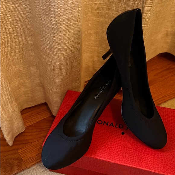 Donald J. Pliner Shoes - Donald J. Pliner Women's Classic Black Heels